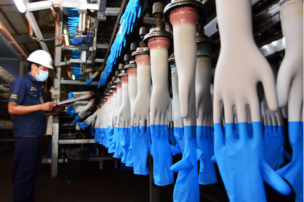 blue nitrile gloves production line